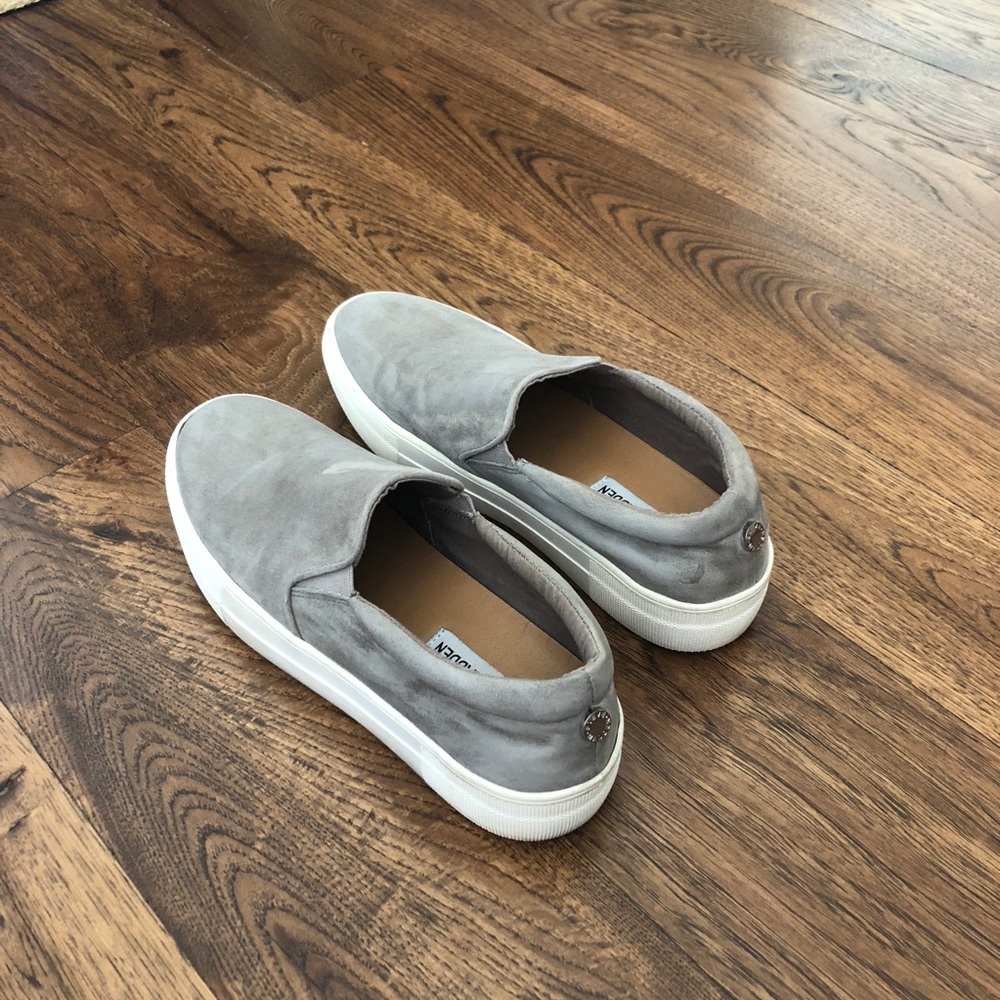 Steve Madden “gills” sneaker